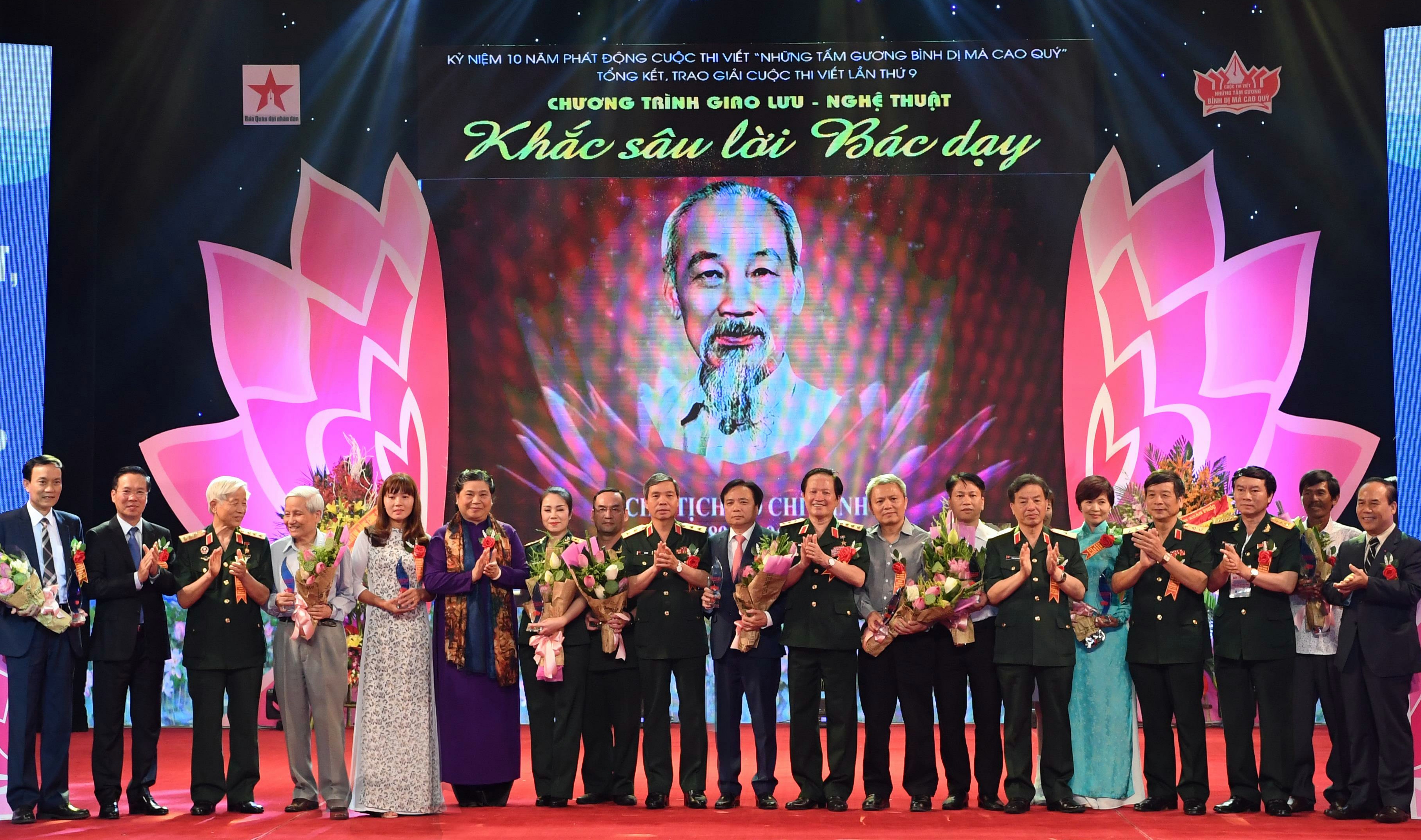 Tôn vinh, nhân lên giá trị sống đẹp của con người Việt Nam mới